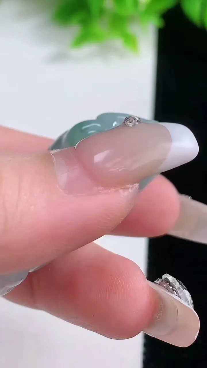 天然A货翡翠冰种飘花貔貅吊坠，尺寸44.2-20-15，重量:18.81g
1月19日