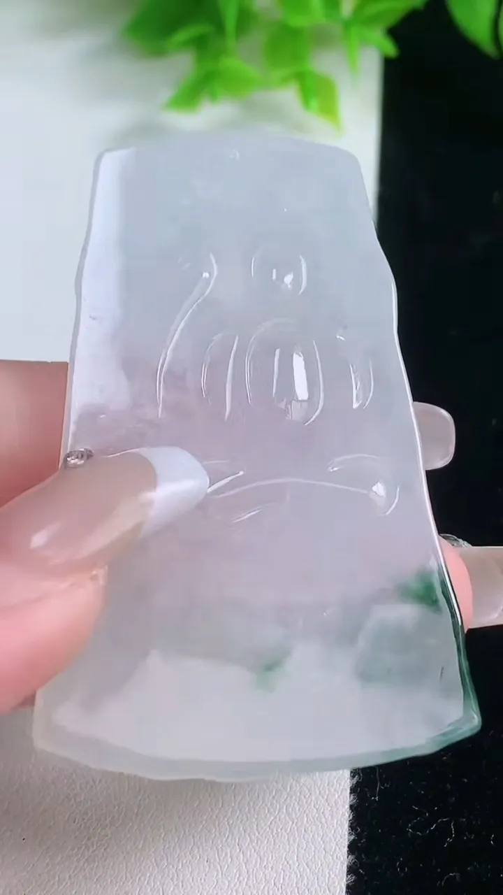 天然A货翡翠飘花虚空藏菩萨吊坠，尺寸62.4-36.8-4，重量:21.51g
1月19日