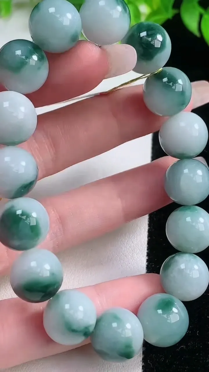 天然A货翡翠飘花圆珠手串，尺寸12.8-16颗，重量:60.22g1月19日
工厂直销收藏佳品,种好