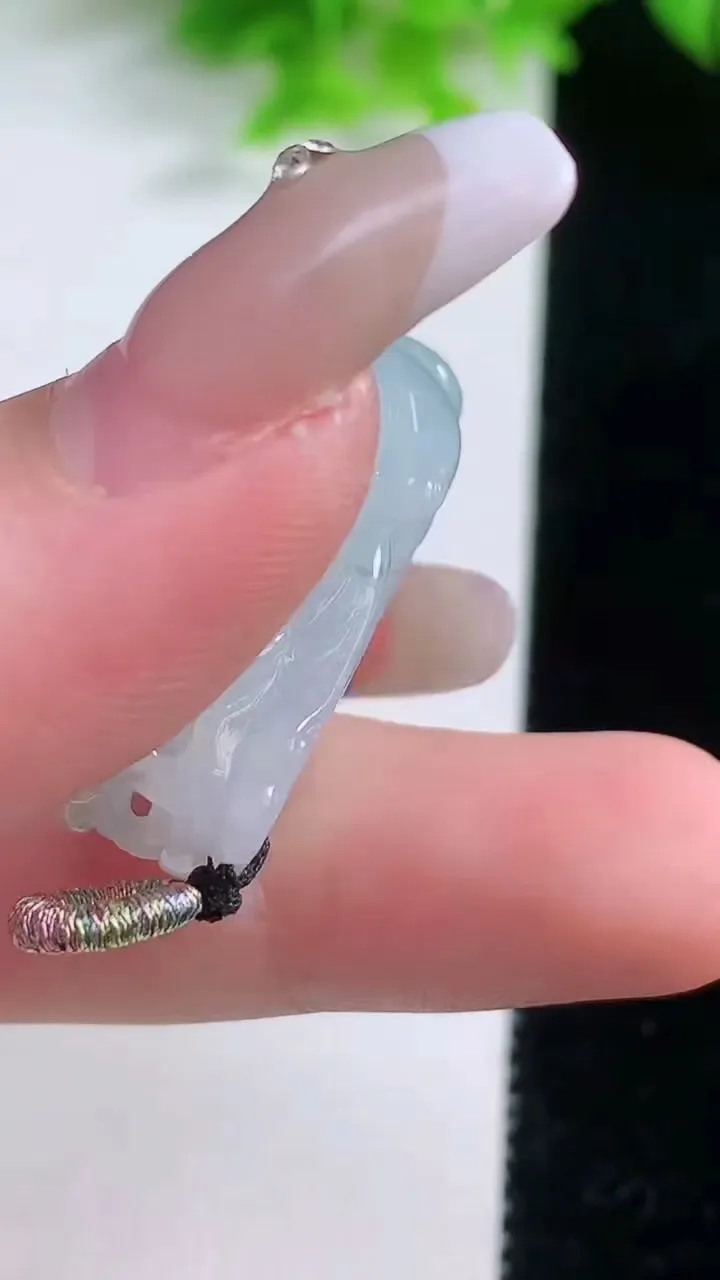 天然A货翡翠飘花貔貅吊坠，尺寸30-18-12.3，重量:14.59g
1月19日