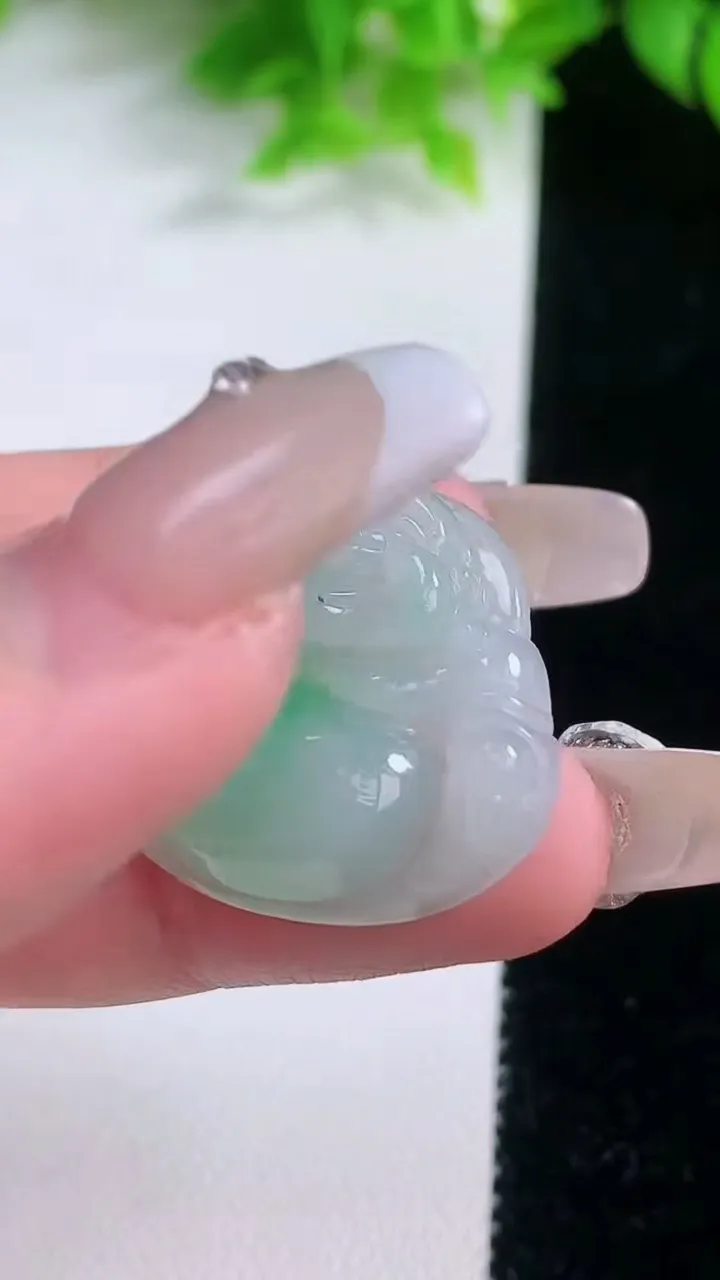 天然A货翡翠佛公吊坠，尺寸25-28.4-7.6，重量:7.36g
1月19日