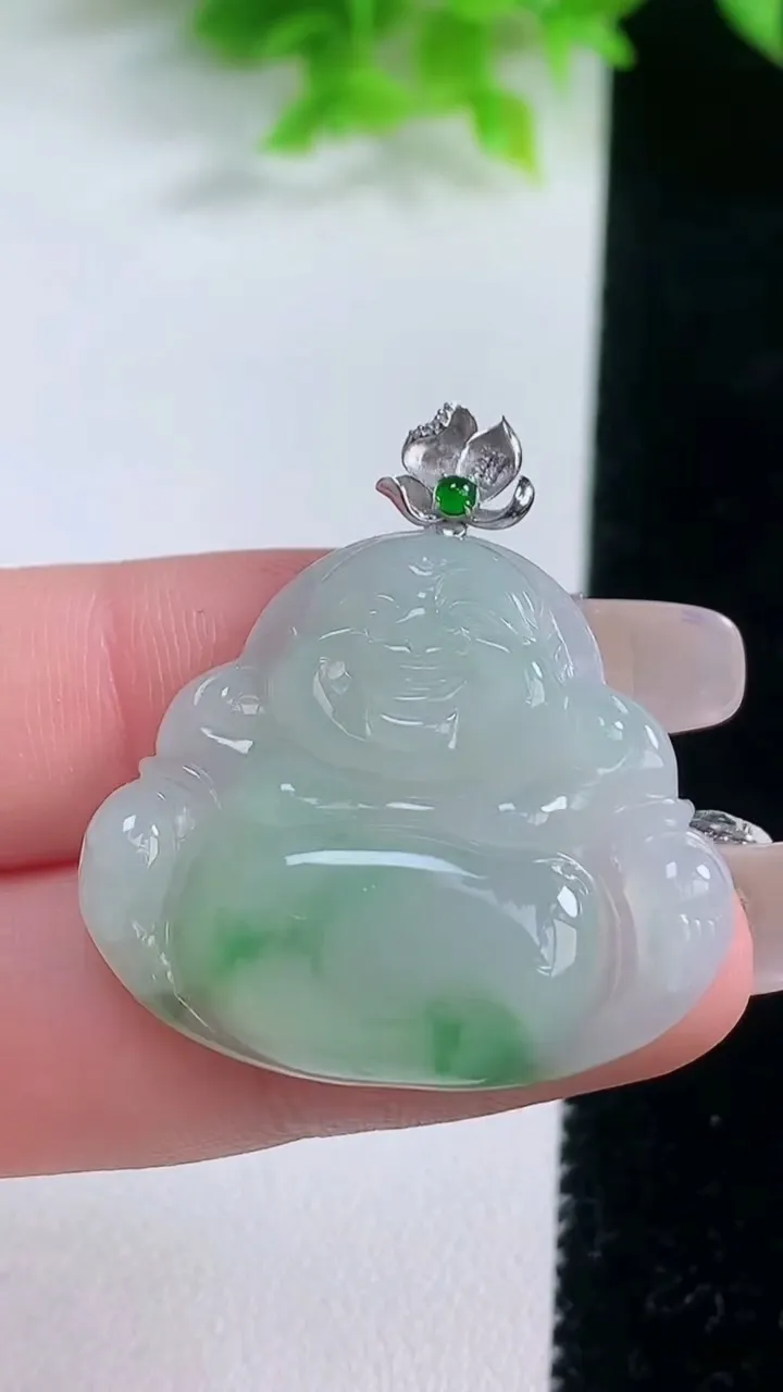 天然A货翡翠佛公吊坠，尺寸28-31.7-5，重量:7.78g
1月19日