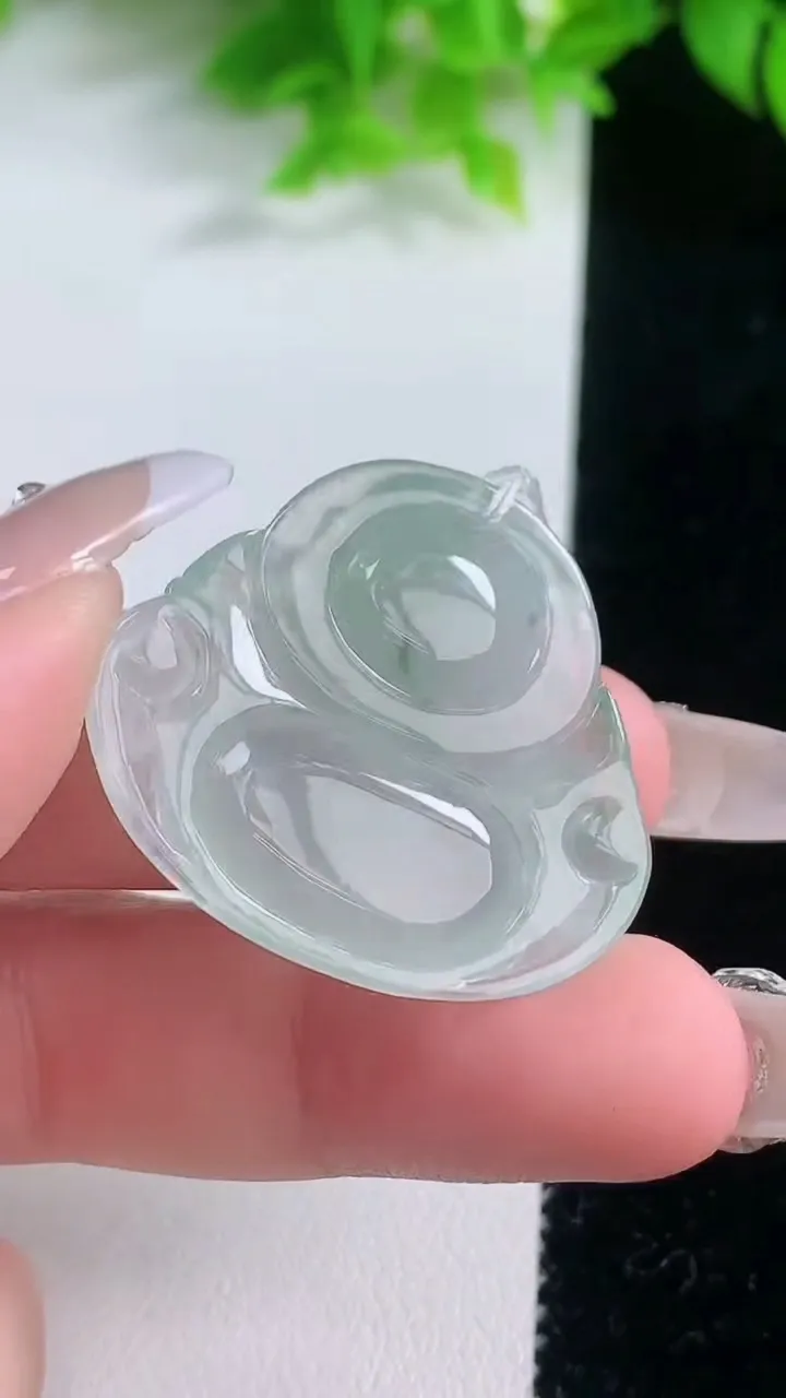 天然A货翡翠种飘花佛公吊坠，尺寸33.4-36-6.3，重量:11.59g
1月19日