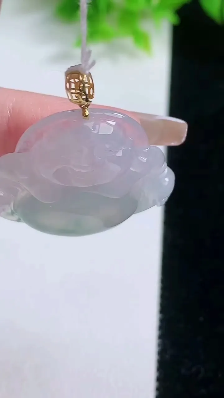 天然A货翡翠种飘花佛公吊坠，尺寸29.7-32-5.6，重量:8.08g
1月19日