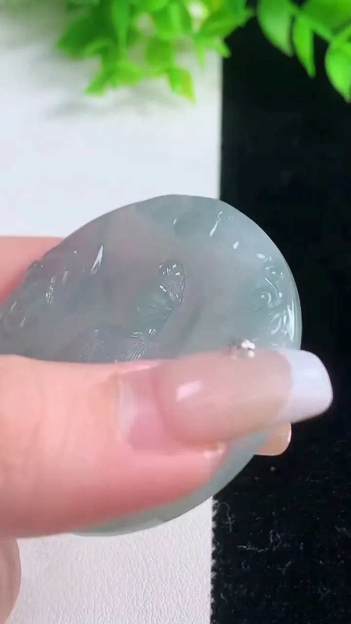 天然A货翡翠观音菩萨吊坠，尺寸48.3-4.7，重量:25.43g
1月19日