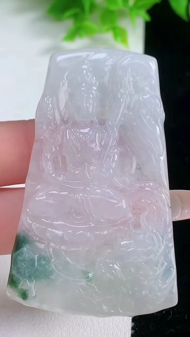 天然A货翡翠飘花虚空藏菩萨吊坠，尺寸62.4-36.8-4，重量:21.51g
1月19日