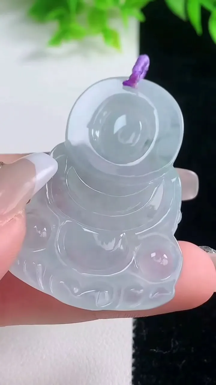 天然A货翡翠冰种飘花观音菩萨吊坠，尺寸48-33.6-5.2，重量:14.29g
1月19日