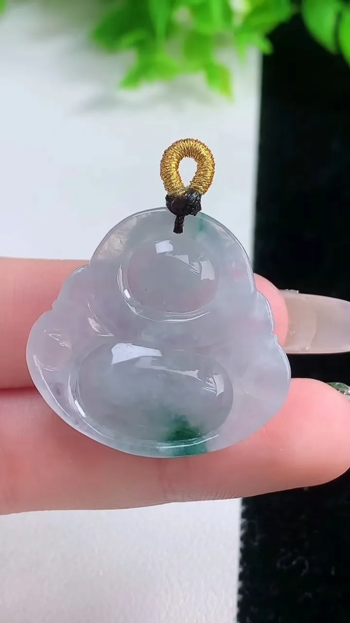 天然A货翡翠冰种飘花佛公吊坠，尺寸28.6-30.4-6.4，重量:8.33g
1月19日