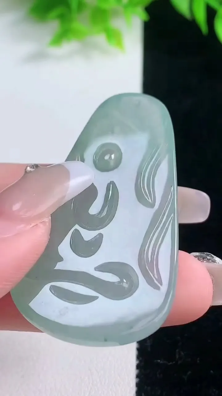 天然A货翡翠大势至菩萨吊坠，尺寸51.4-28.7-5.5，重量:16.59g
1月19日