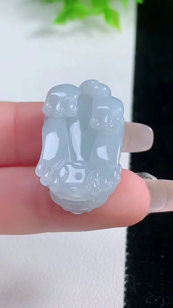 天然A货翡翠紫罗兰貔貅吊坠，尺寸27.7-17.5-11.6，重量:12.65g
1月19日