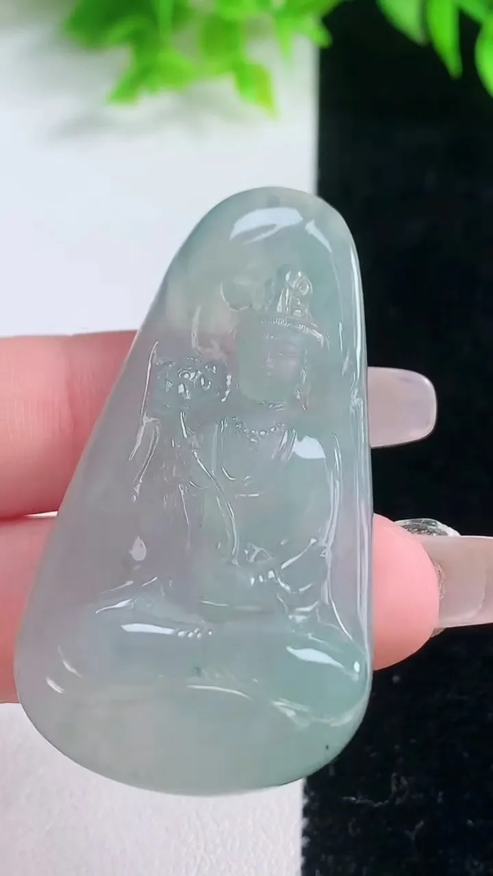 天然A货翡翠大势至菩萨吊坠，尺寸51.4-28.7-5.5，重量:16.59g
1月19日