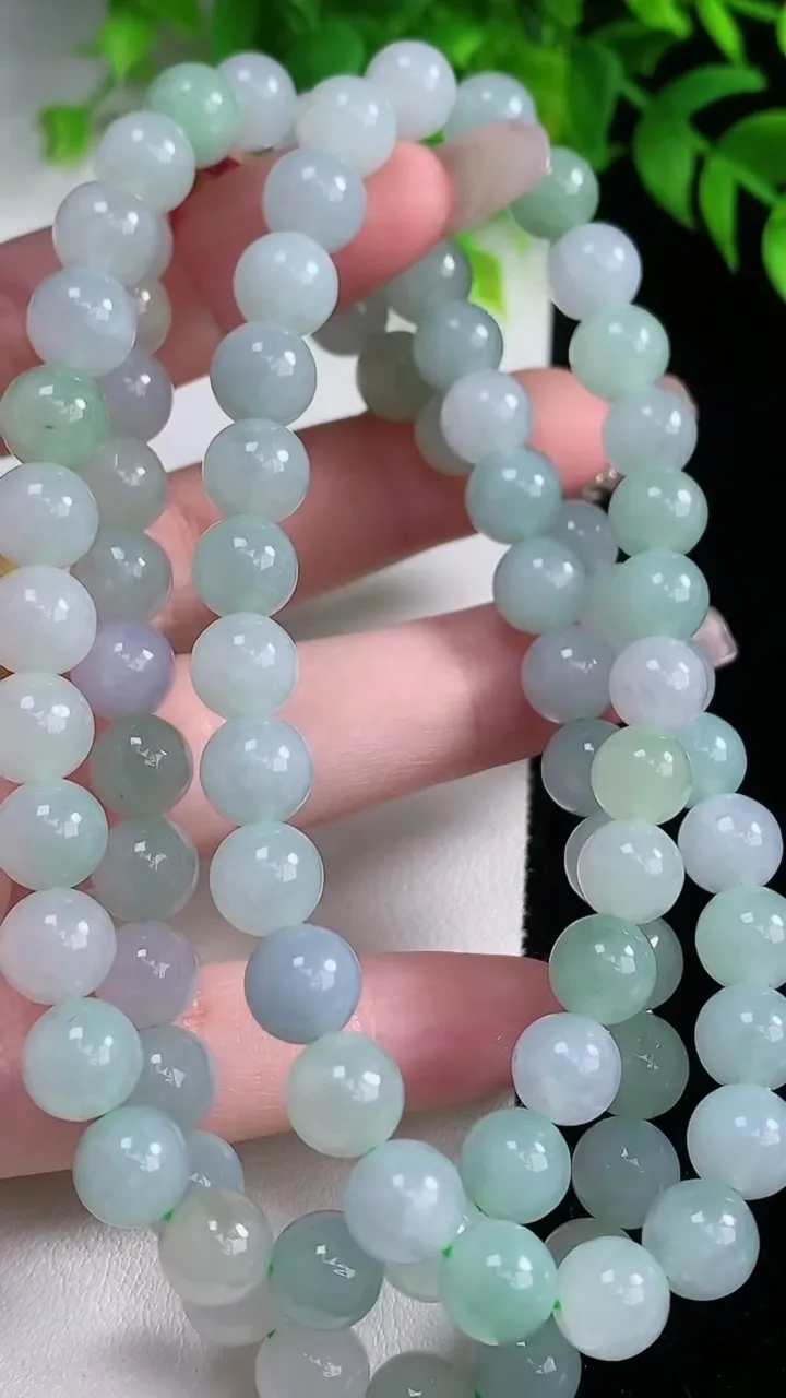 天然A货翡翠圆珠项链，尺寸8-86颗，重量:84.81g
1月19日