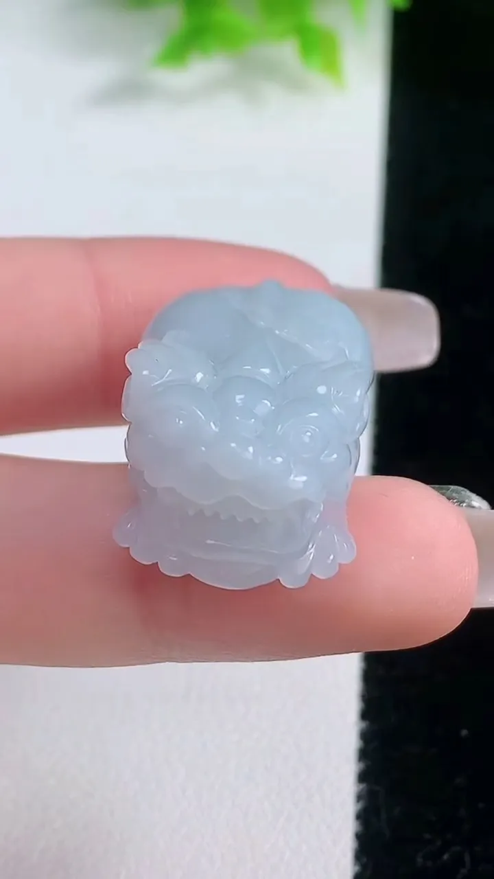 天然A货翡翠紫罗兰貔貅吊坠，尺寸27.7-17.5-11.6，重量:12.65g
1月19日