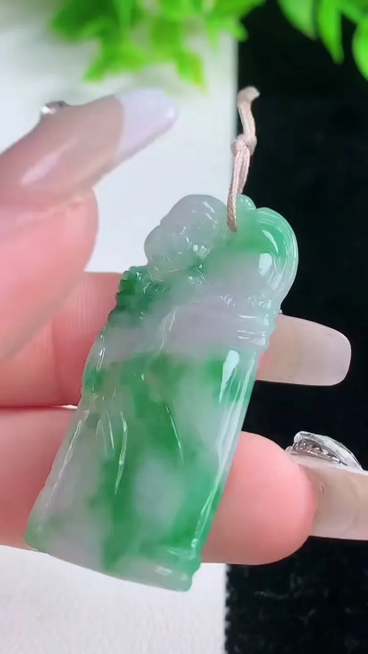 天然A货翡翠节节高升 竹节吊坠，尺寸41.4-17.5-3.3，重量:6.66g
1月19日