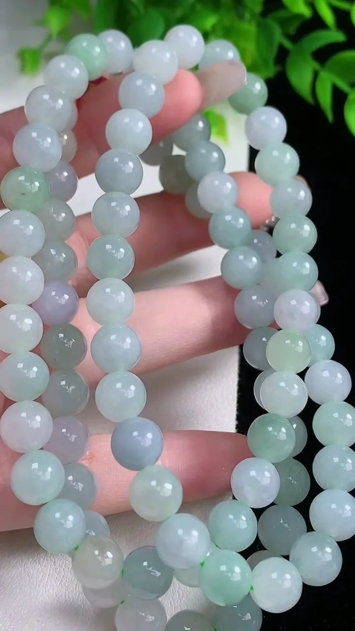 天然A货翡翠圆珠项链，尺寸8-86颗，重量:84.81g
1月19日