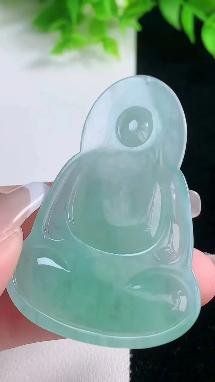 天然A货翡翠观音菩萨吊坠，尺寸58-38.2-5.8，重量:22.66g
1月19日