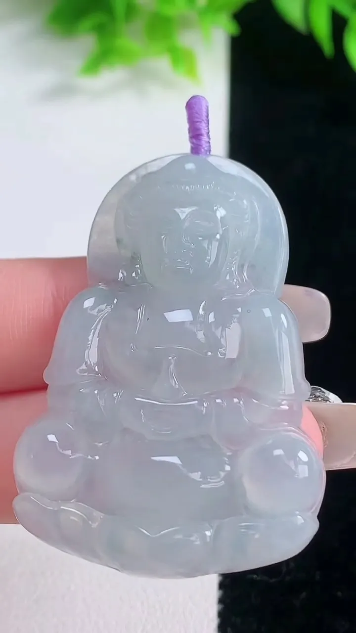 天然A货翡翠冰种飘花观音菩萨吊坠，尺寸48-33.6-5.2，重量:14.29g
1月19日