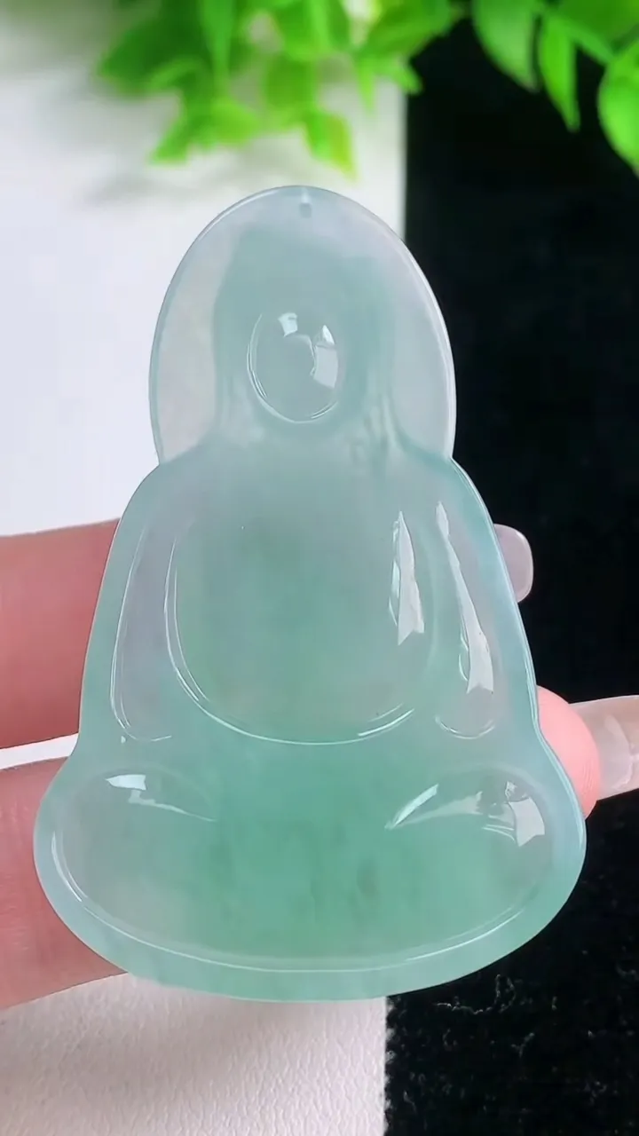 天然A货翡翠观音菩萨吊坠，尺寸58-38.2-5.8，重量:22.66g
1月19日