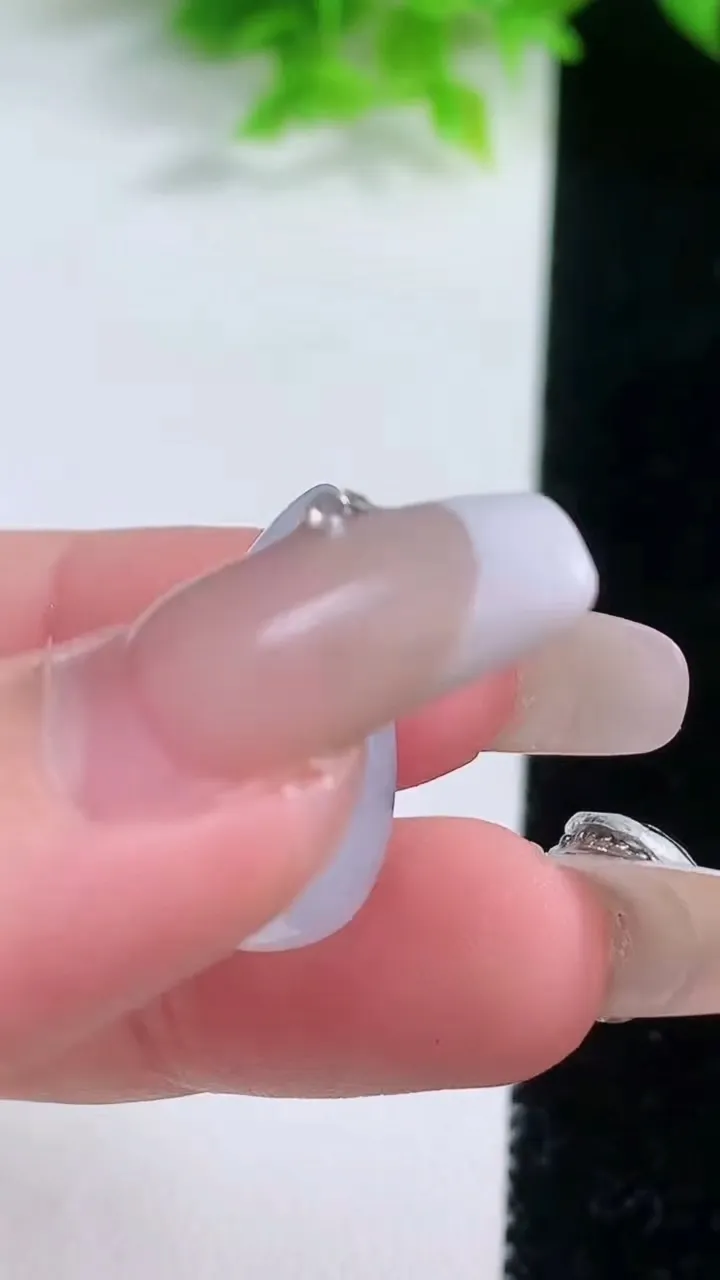 天然A货翡翠水滴吊坠，尺寸22.6-12.3-9.6，重量4.42g
1月19日