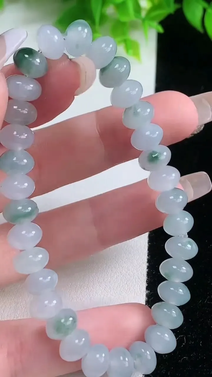天然A货翡翠种飘花算盘珠手串，尺寸7.8-5.3-32颗，重量:20.04g1月19日
工厂直销收藏