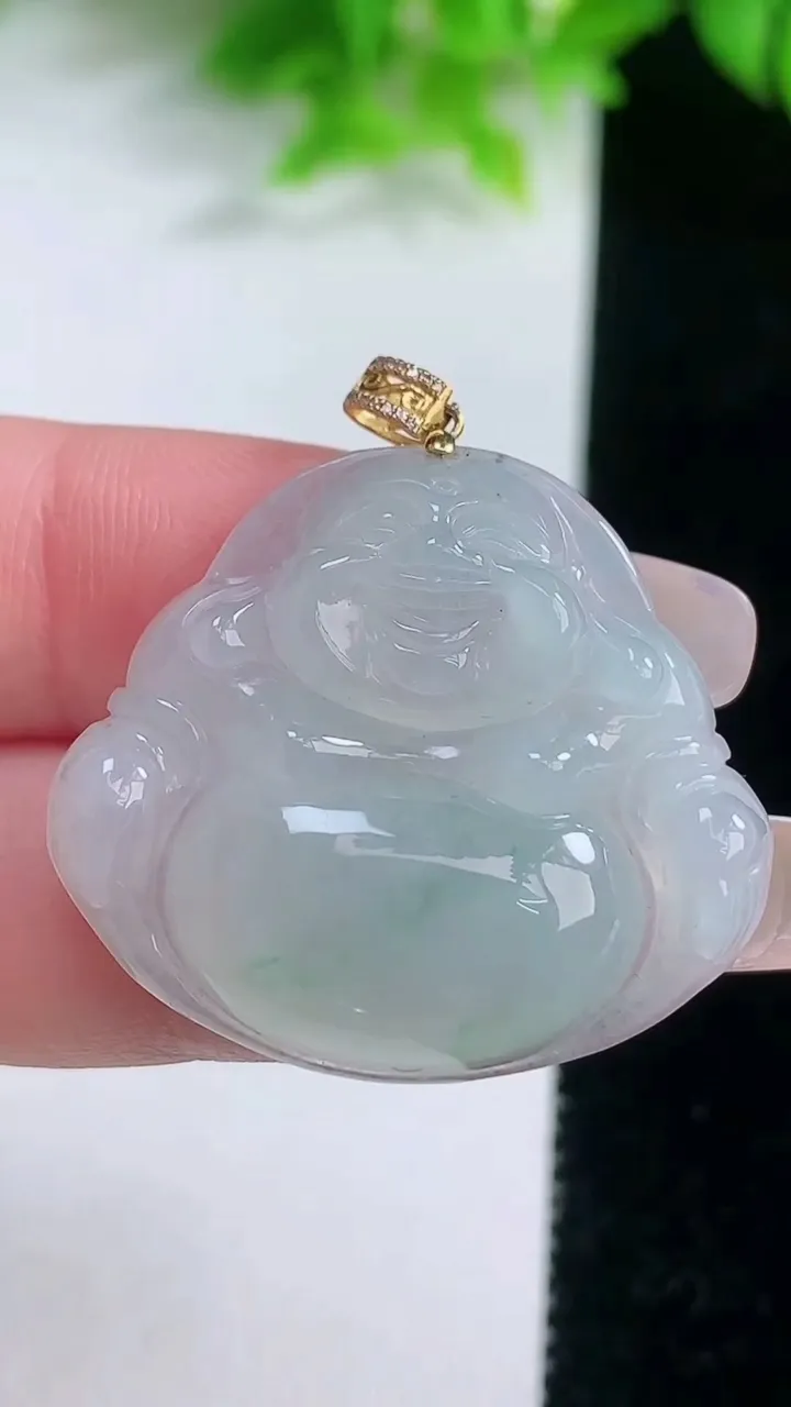 天然A货翡翠种飘花佛公吊坠，尺寸28.4-32-6.5，重量:8.44g
1月19日