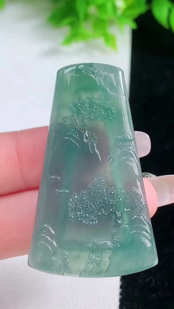 天然A货翡翠山水牌吊坠，尺寸50.3-28.5-4.6，重量:14.75g
1月19日