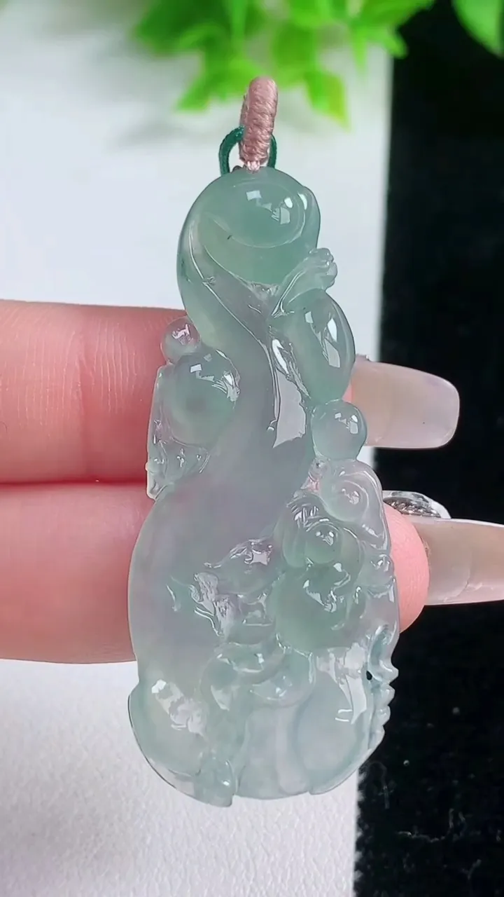 天然A货翡翠貔貅吊坠，尺寸51-21.8-3.4，重量:8.16g
1月19日