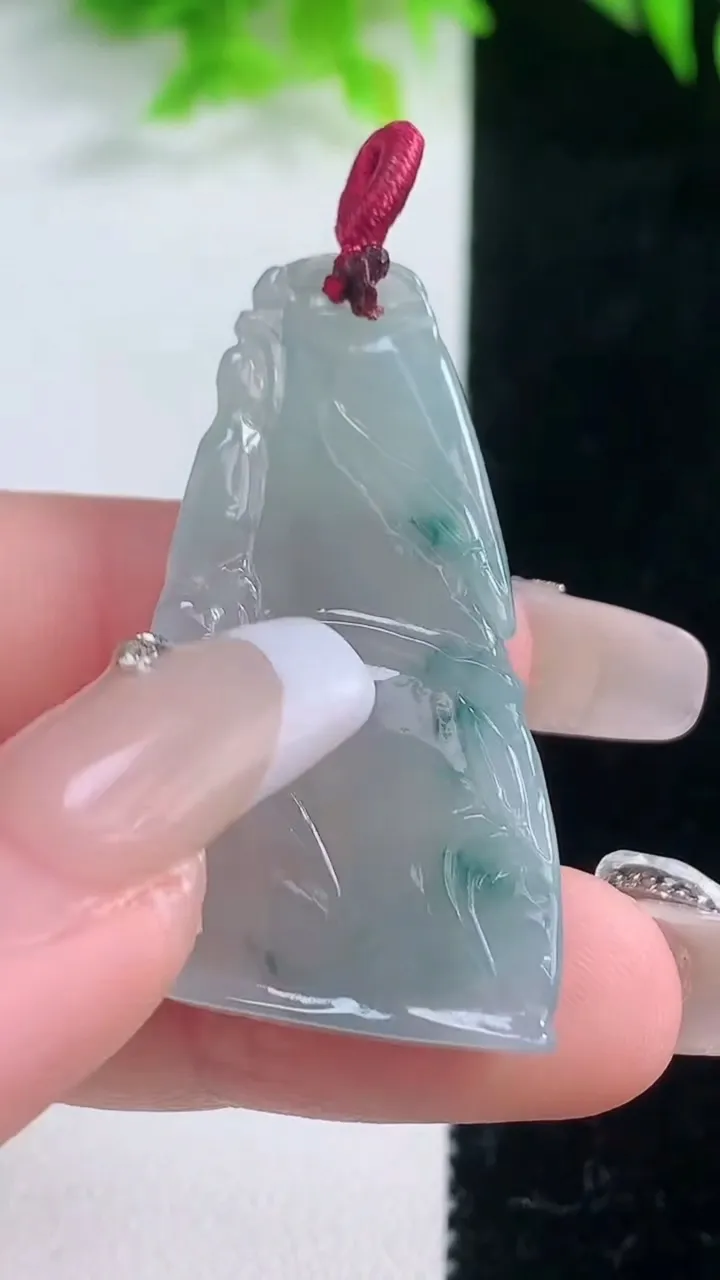 天然A货翡翠飘花节节高升 竹节吊坠，尺寸39.7-22.5-4.5，重量:8.01g
1月19日