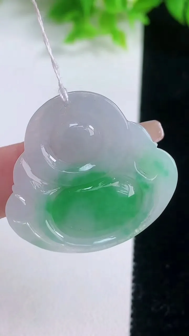 天然A货翡翠佛公吊坠，尺寸29.5-32.5-7.4，重量:10.37g
1月19日