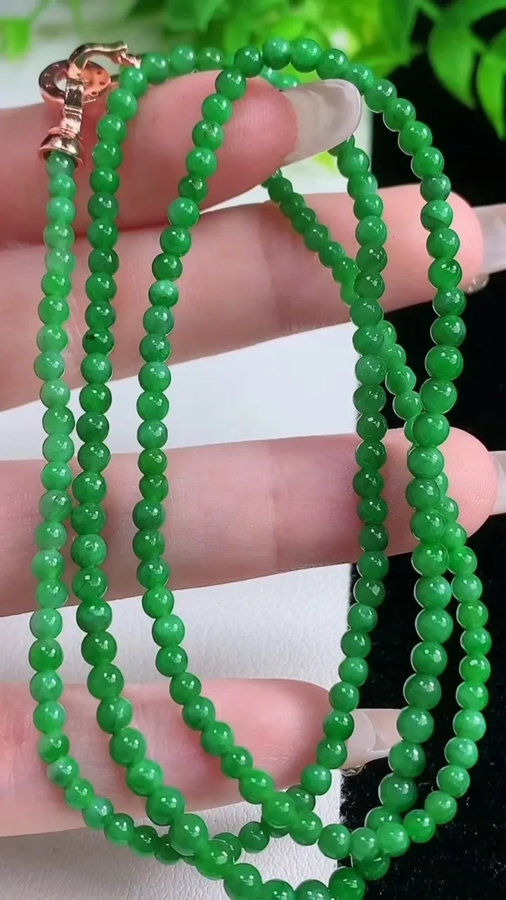 天然A货翡翠小米珠项链，尺寸3.5-197颗，重量:12.01g1月19日
工厂直销收藏佳品,种好水