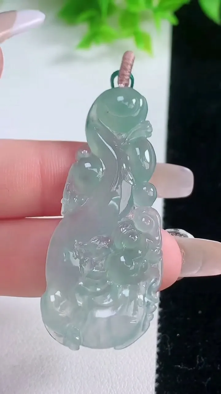 天然A货翡翠貔貅吊坠，尺寸51-21.8-3.4，重量:8.16g
1月19日