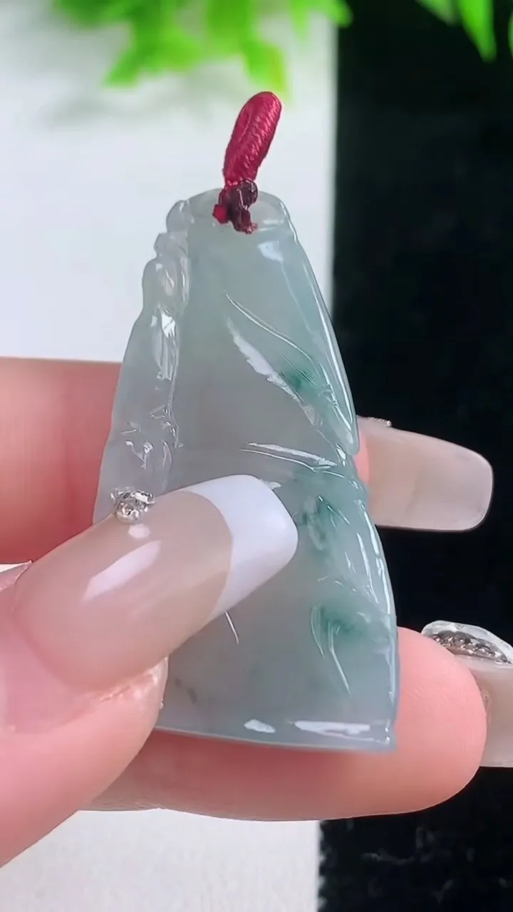 天然A货翡翠飘花节节高升 竹节吊坠，尺寸39.7-22.5-4.5，重量:8.01g
1月19日