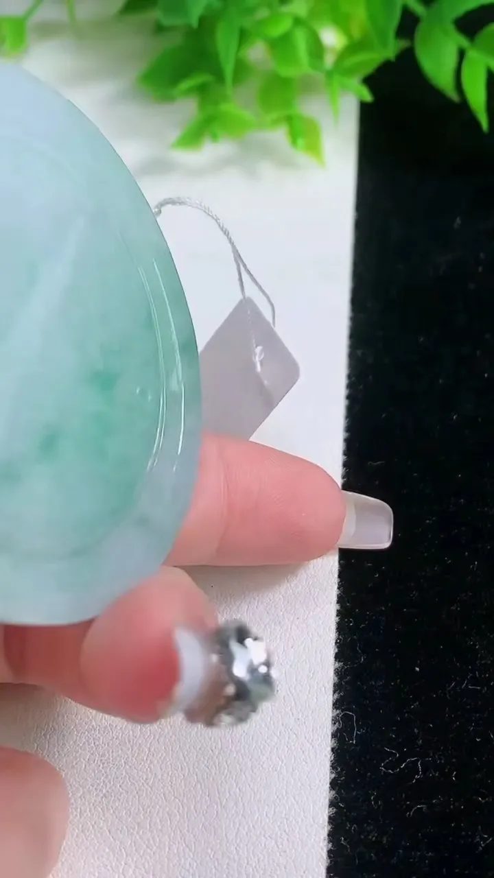 天然A货翡翠普贤菩萨吊坠，尺寸56.5-6，重量:40.56g
1月19日