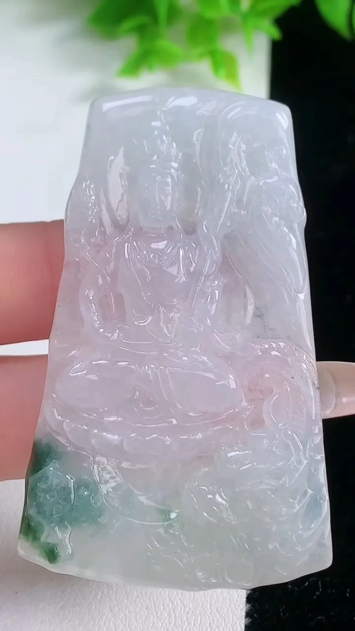 天然A货翡翠飘花虚空藏菩萨吊坠，尺寸62.4-36.8-4，重量:21.51g
1月19日