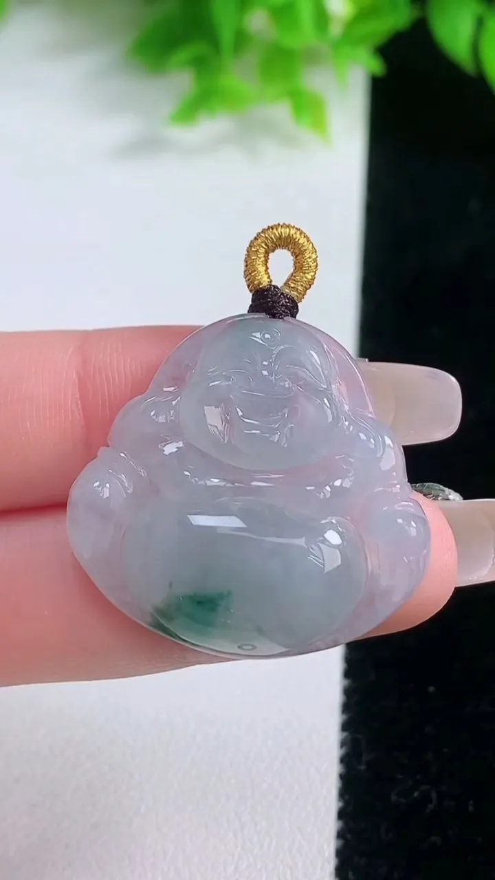 天然A货翡翠冰种飘花佛公吊坠，尺寸28.6-30.4-6.4，重量:8.33g
1月19日