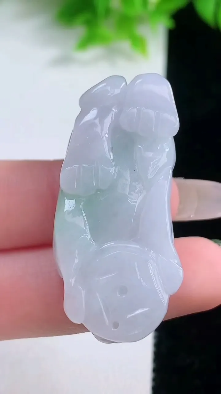 天然A货翡翠貔貅吊坠，尺寸43.5-18.3-12，重量:25.94g
1月19日