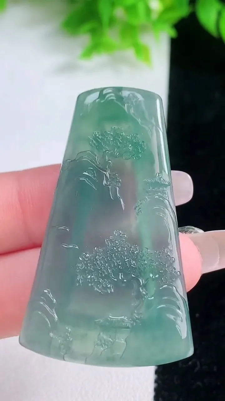 天然A货翡翠山水牌吊坠，尺寸50.3-28.5-4.6，重量:14.75g
1月19日