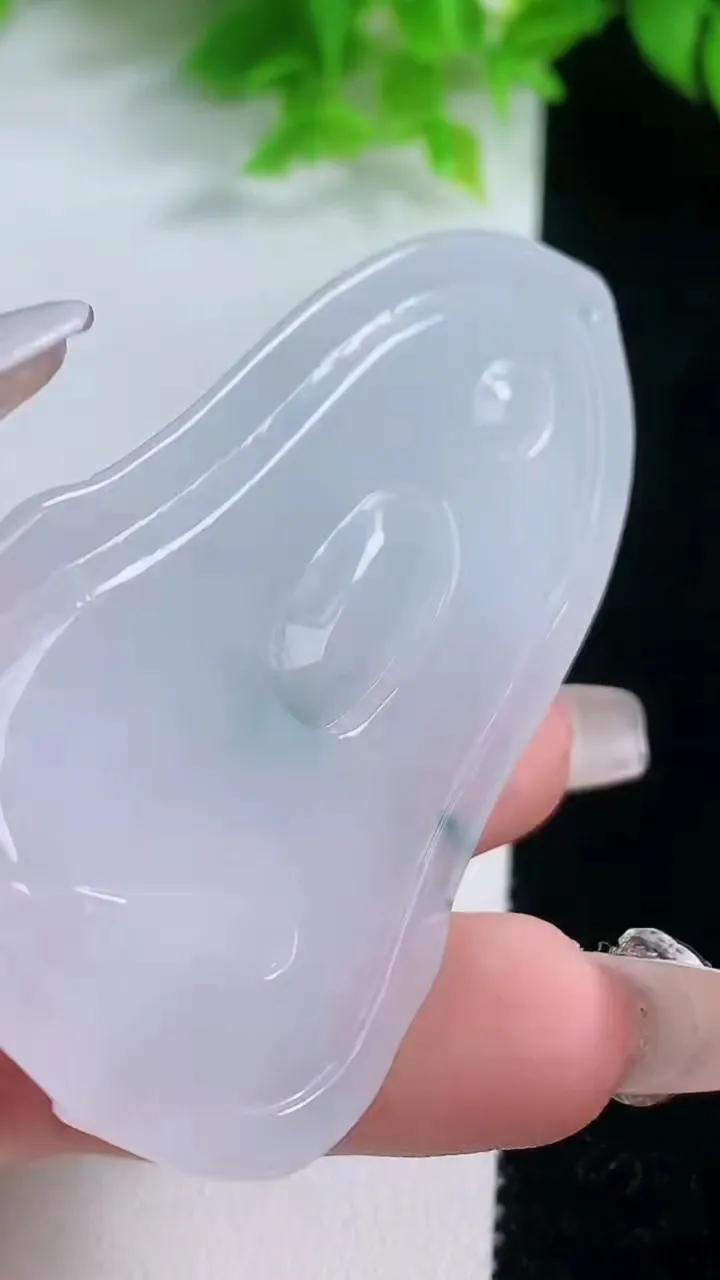 天然A货翡翠飘花观音菩萨吊坠，尺寸65.2-39.3-5.3，重量:55.16g
1月19日