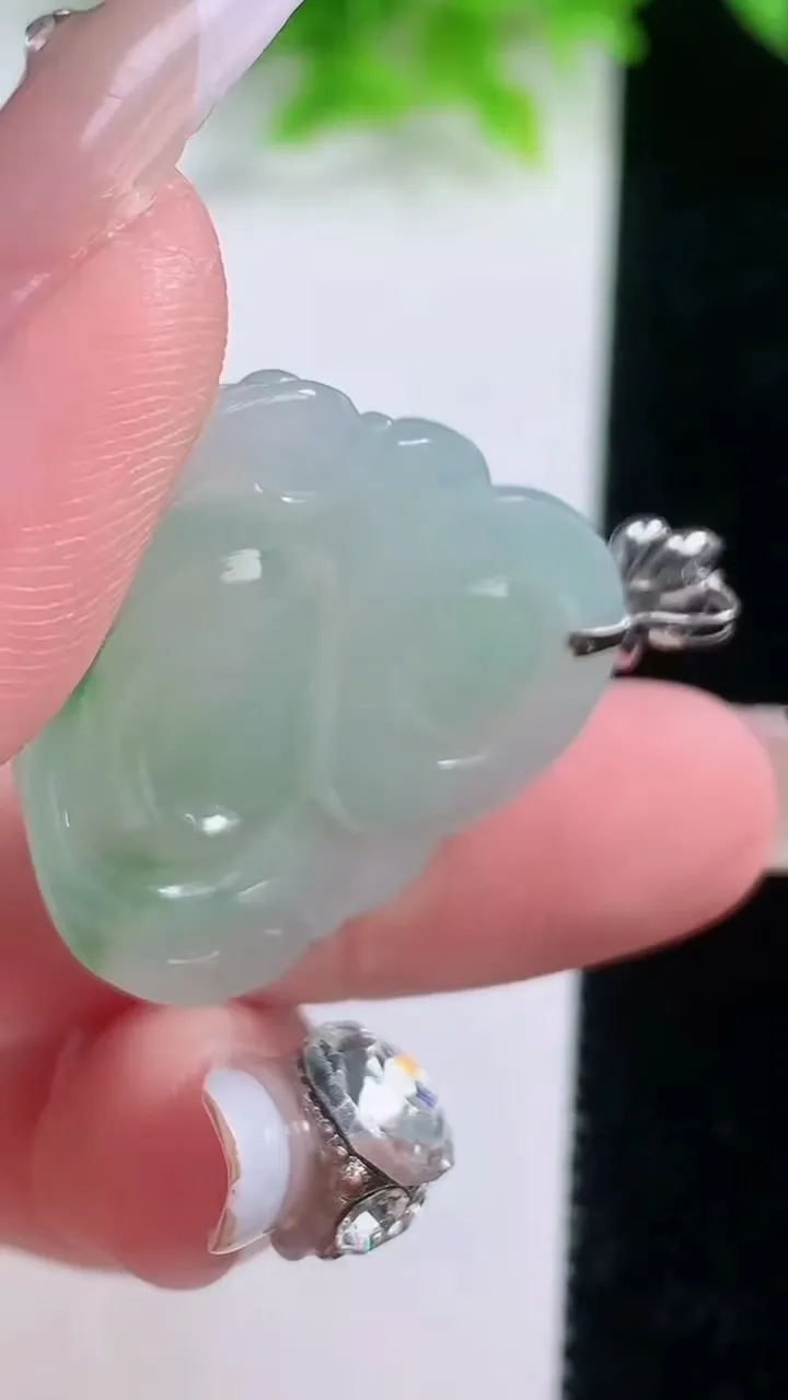 天然A货翡翠佛公吊坠，尺寸28-31.7-5，重量:7.78g
1月19日