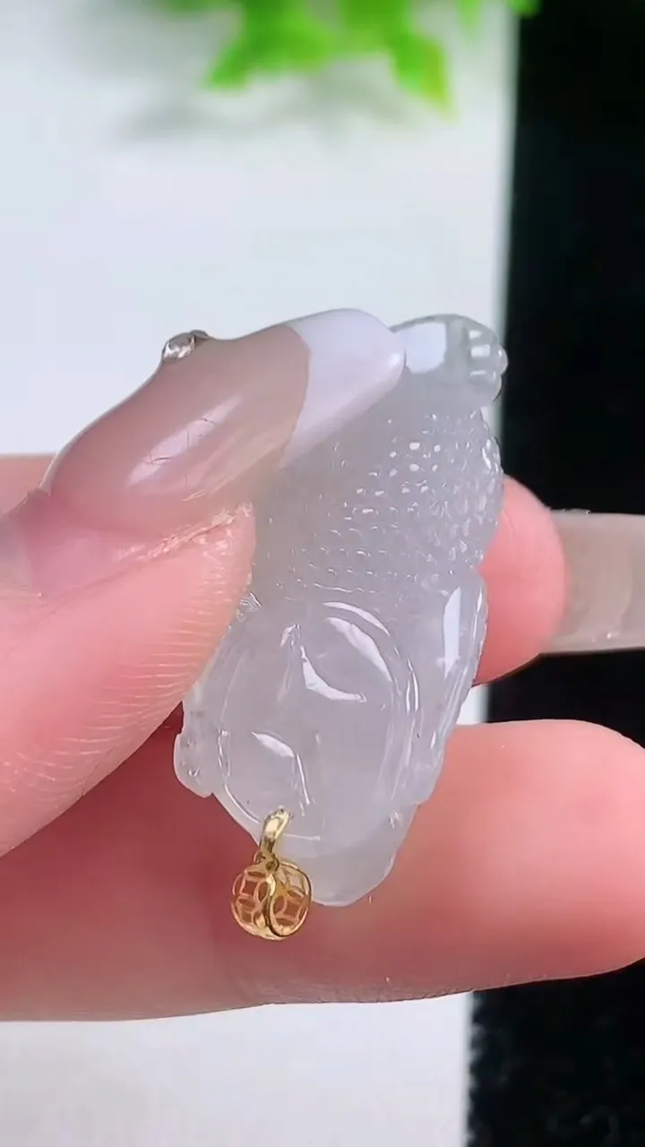 天然A货翡翠金蟾吊坠，尺寸31-14.3-7.8，重量:6.10g
1月19日