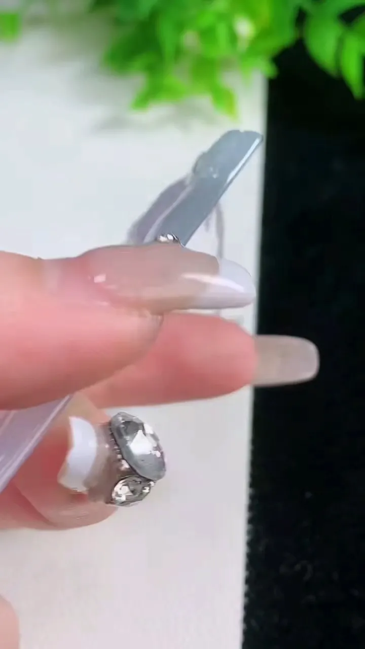 天然A货翡翠紫罗兰阿弥陀佛吊坠，尺寸66.8-42.8-5.2，重量:31.35g
1月19日