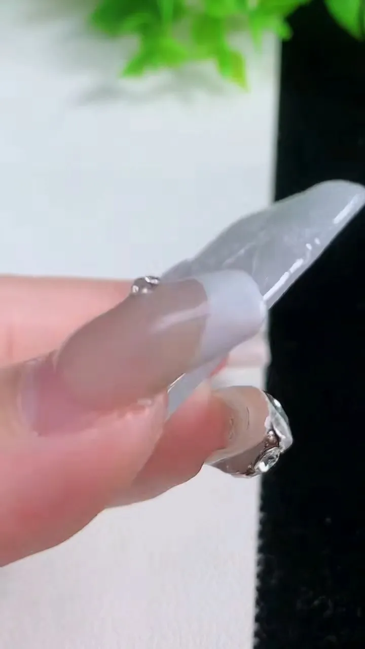 天然A货翡翠飘花虚空藏菩萨吊坠，尺寸62.4-36.8-4，重量:21.51g
1月19日