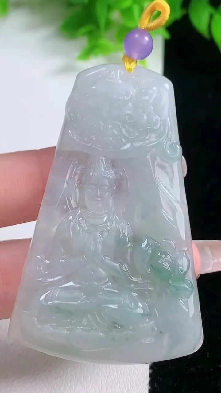 天然A货翡翠飘花文殊菩萨吊坠，尺寸63-38-5.4，重量:24.00g
1月19日