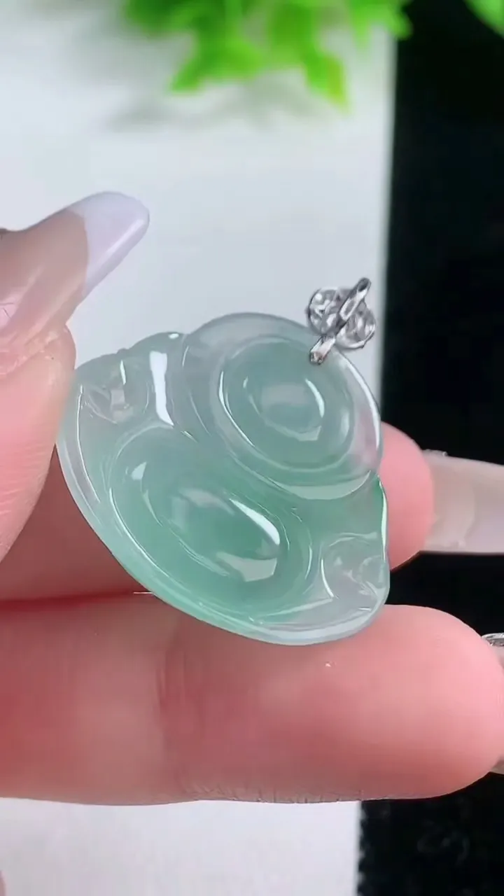 天然A货翡翠佛公吊坠，尺寸27.7-30-5.6，重量:7.11g
1月19日