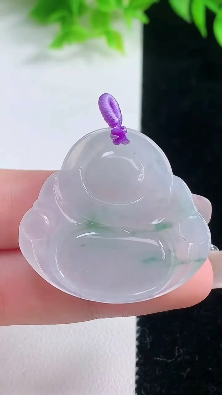 天然A货翡翠冰种飘花佛公吊坠，尺寸33.2-35.7-5，重量:9.88g
1月19日