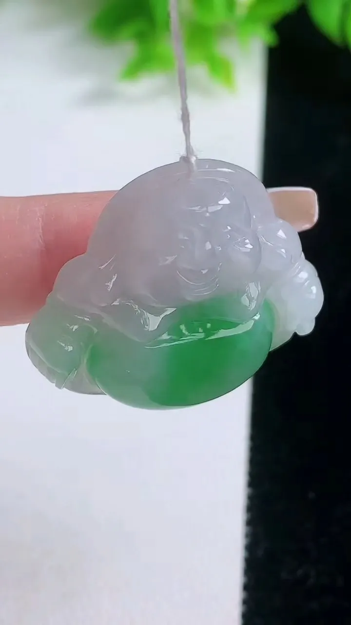 天然A货翡翠佛公吊坠，尺寸29.5-32.5-7.4，重量:10.37g
1月19日