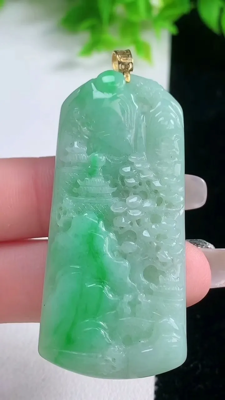 天然A货翡翠山水牌吊坠，尺寸55.2-25-5.5，重量:18.98g
1月19日