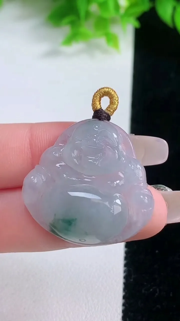 天然A货翡翠冰种飘花佛公吊坠，尺寸28.6-30.4-6.4，重量:8.33g
1月19日