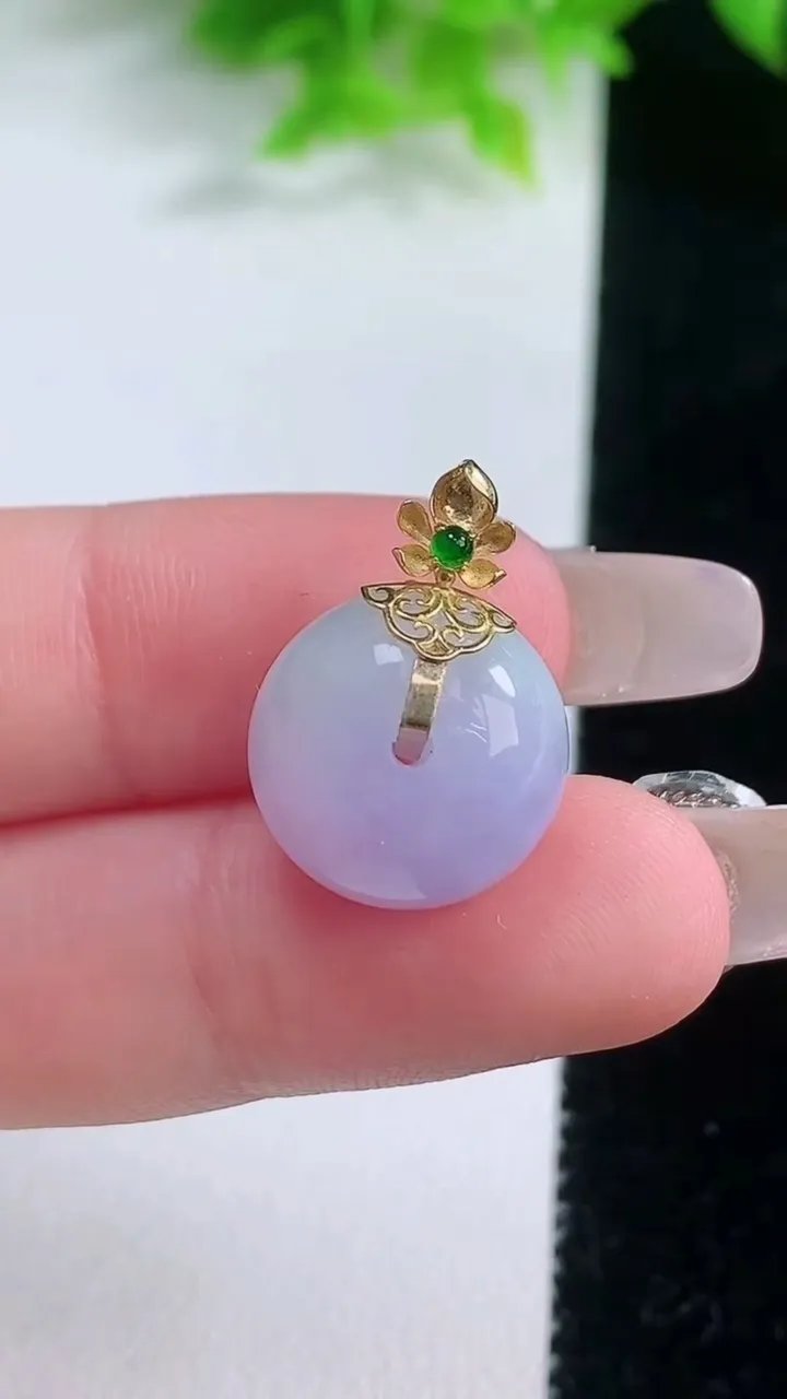 天然A货翡翠18K金紫罗兰路路通吊坠，尺寸14.6-11，重量:5.07g
1月19日