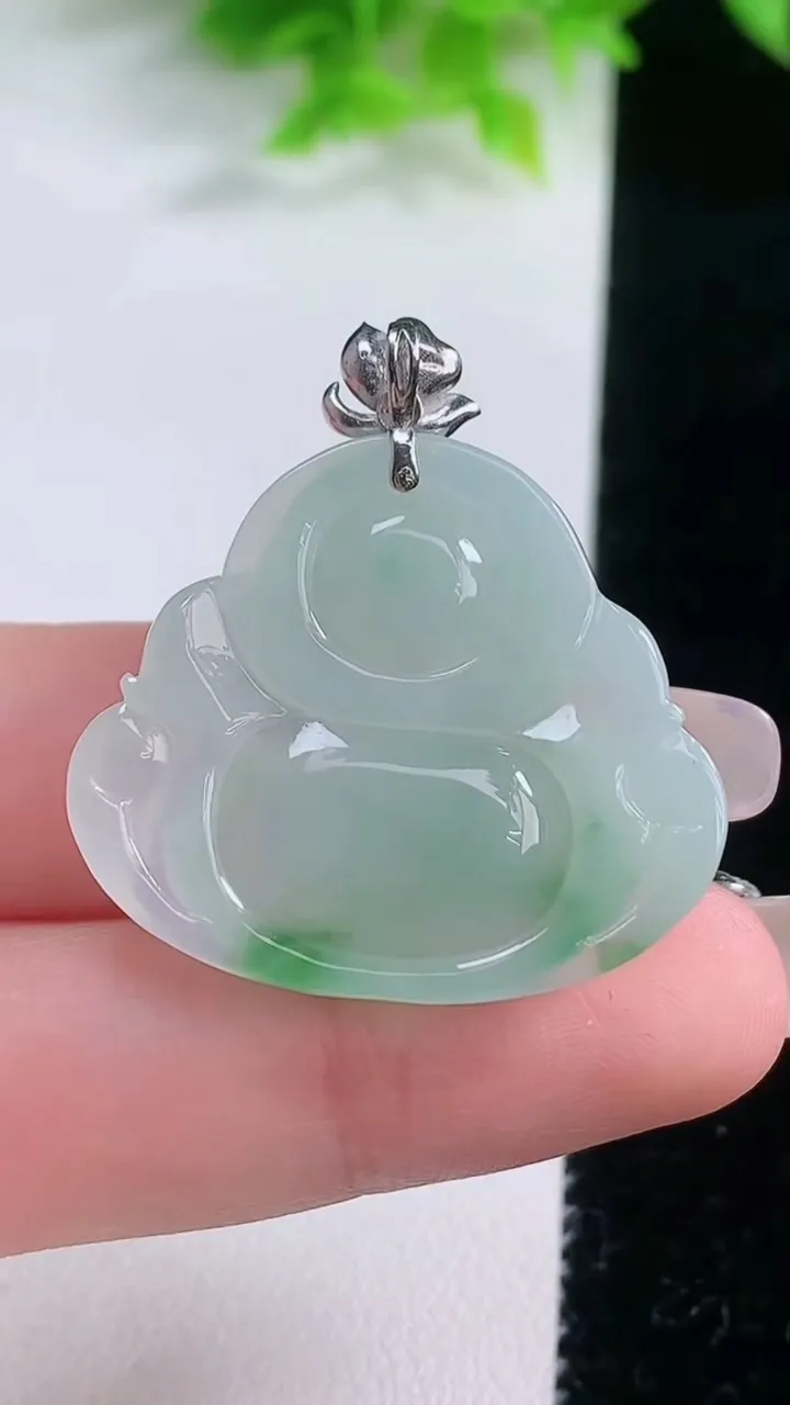 天然A货翡翠佛公吊坠，尺寸28-31.7-5，重量:7.78g
1月19日